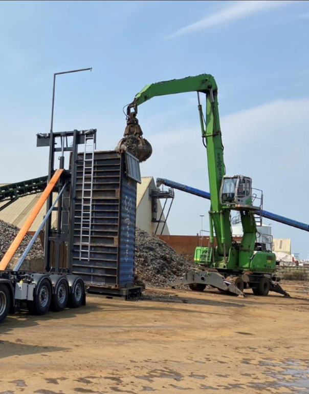 Steilladen verticaal beladen container - Vrieze Trading